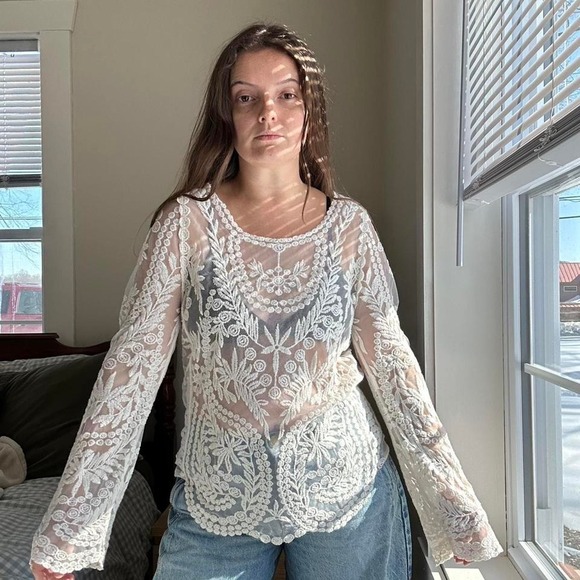 Tops - Cream Lace Bell Sleeve Boho Top Size Medium